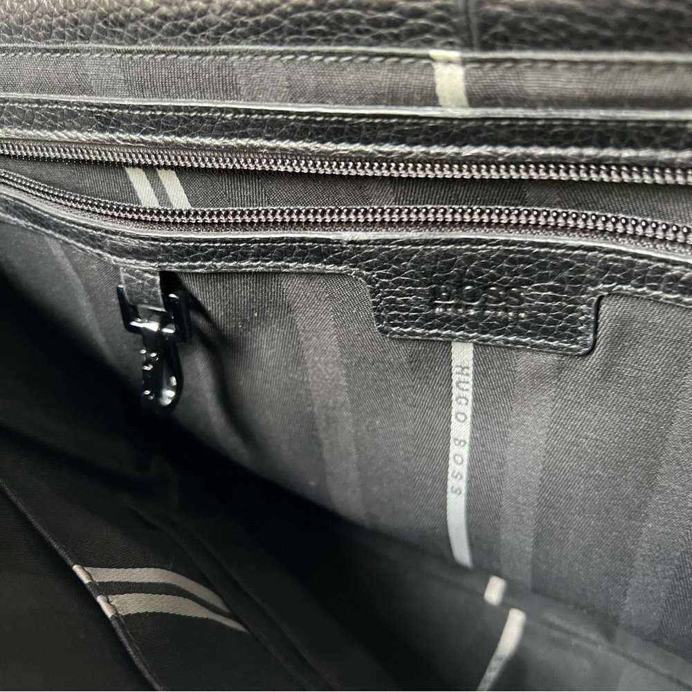 HUGO BOSS Black Leather Messenger Laptop Men's Bag - Picture 11 of 16